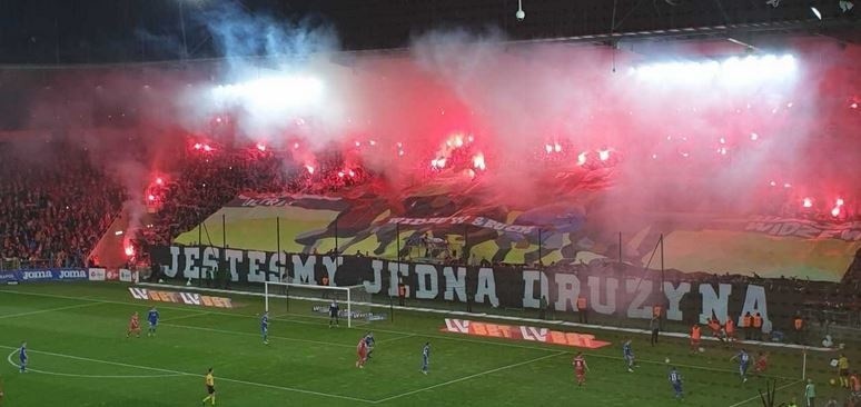 Piłkarska druga liga. Widzew - Ruch 3:0. Widzew awansował na drugie miejsce. Znów jest I liga