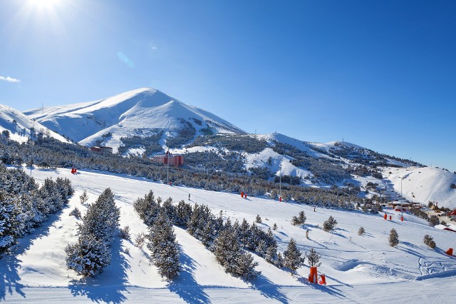 Turcja zyskuje popularność wśród narciarzy. Poznaj powody, dla których warto poznać ten kraj w zimowej odsłonie.
