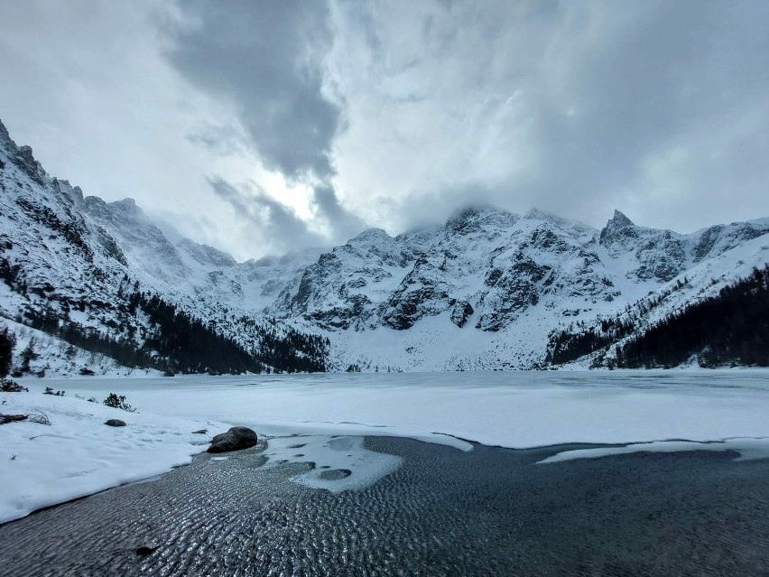 Morskie Oko w Tatrach zaczęło rozmarzać