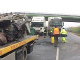 Raczki. Wypadek i pożar na obwodnicy. Zderzyły się trzy tiry i osobówka. Nie żyje jedna osoba (zdjęcia)