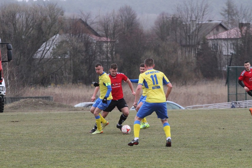 Trzecia liga. Ciekawy mecz w Daleszycach. Spartakus przegrał z Hutnikiem Kraków 0:1 [DUŻO ZDJĘĆ, WIDEO]