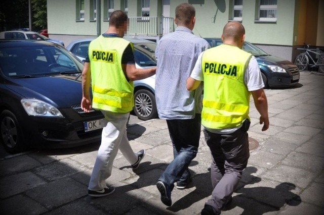 Policjanci z Kędzierzyna-Koźla zatrzymali mężczyznę podejrzanego między innymi o szereg włamań do mieszkań.