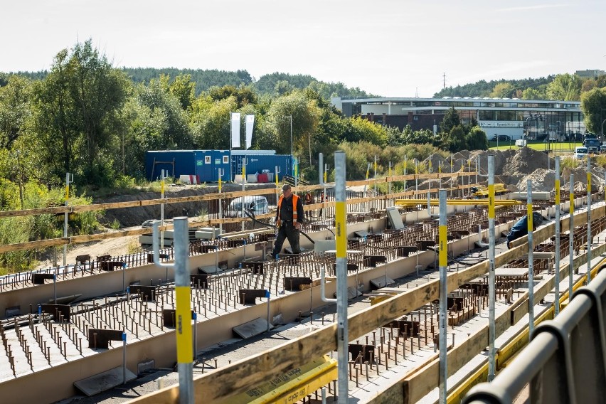 Budowa nowych mostów (drogowego i tramwajowego) przez Brdę...