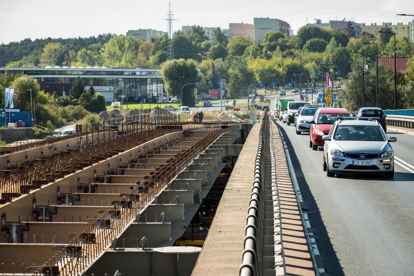 Budowa nowych mostów (drogowego i tramwajowego) przez Brdę...