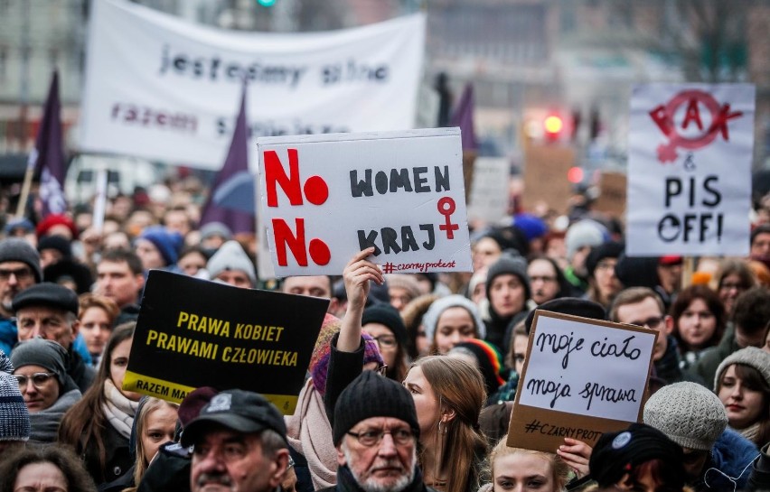 Protesty w środę 28.10.2020 r. Strajk Kobiet nie odpuszcza. Sprawdźcie, gdzie na Pomorzu odbędą się demonstracje [HARMONOGRAM]