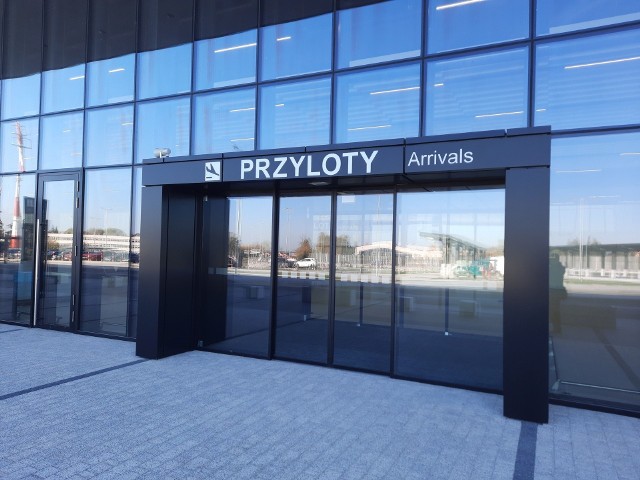 Terminal Portu Lotniczego Warszawa Radom jest już od kilku miesięcy gotowy na przyjęcie pasażerów, ale loty zaczną się na wiosnę przyszłego roku.
