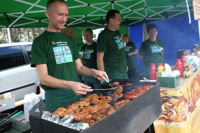 Grillowanie na placu Zwycięstwa.