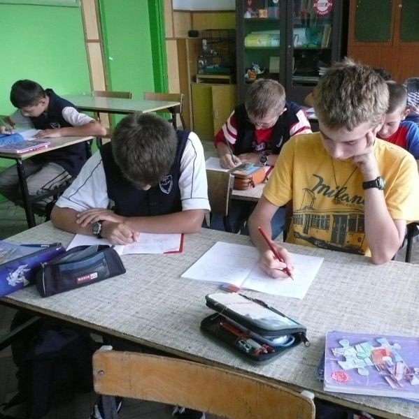 Matematyka w klasie 6b w Szkole Podstawowej numer 1 w Stalowej Woli. Jest tutaj kilku uczniów, którzy chętnie zaangażują się w projekt.