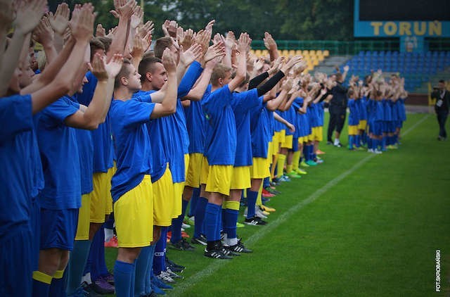 Młodzi piłkarze Młodzieżowej Akademii Footballu "Elana"