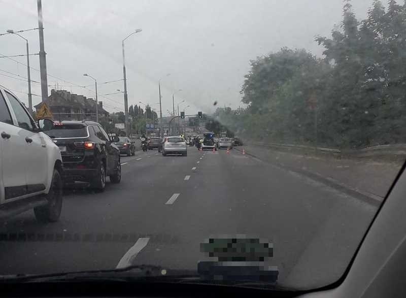 Uciekał policji na ul. Gdańskiej w Szczecinie, uderzył w inne auto. Usłyszał już zarzuty i trafił do aresztu