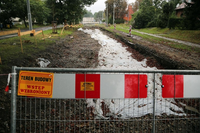 Od kilkunastu dni nic nie dzieje się przy remoncie torowiska...