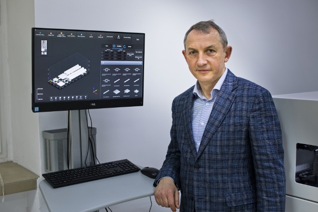 Dr hab. inż. Błażej Bałasz, prof. PK, prorektor ds. nauki, prowadzi Centrum Szybkiego Prototypowania Wydziału Mechanicznego Politechniki Koszalińskiej.