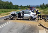 Wypadek w Zatorze. Na obwodnicy Podolsza doszło do zderzenia samochodu osobowego z ciężarówką. Na miejscu lądował helikopter LPR. ZDJĘCIA