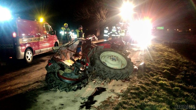 56-letni kierowca chevroleta nie zachował bezpiecznej odległości od jadącego przed nim rolniczego ciągnika marki Ursus i najechał na jego tył. W wyniku zderzenia ciągnik się przewrócił, a kierujący nim 33-latek został ranny i trafił do szpitala. Do wypadku doszło w piątek na ul. Prudnickiej w Strzeleczkach (powiat krapkowicki).