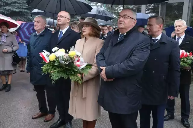 Podczas spotkania w Kałkowie-Godowie. Od prawej: minister Andrzej Adamczyk, poseł Agata Wojtyszek, wiceminister Piotr Wawrzyk i marszałek województwa Andrzej Bętkowski. Więcej na kolejnych zdjęciach.