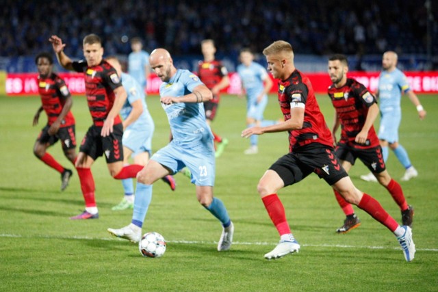 Ruch Chorzów gra w I lidze, a Górnik Zabrze w Ekstraklasie. Jesienią te drużyny zagrały w Pucharze Polski. Obie są w czołówce tabeli wszech czasów. Zobacz listę TOP 25 najlepszych polskich klubów w historii