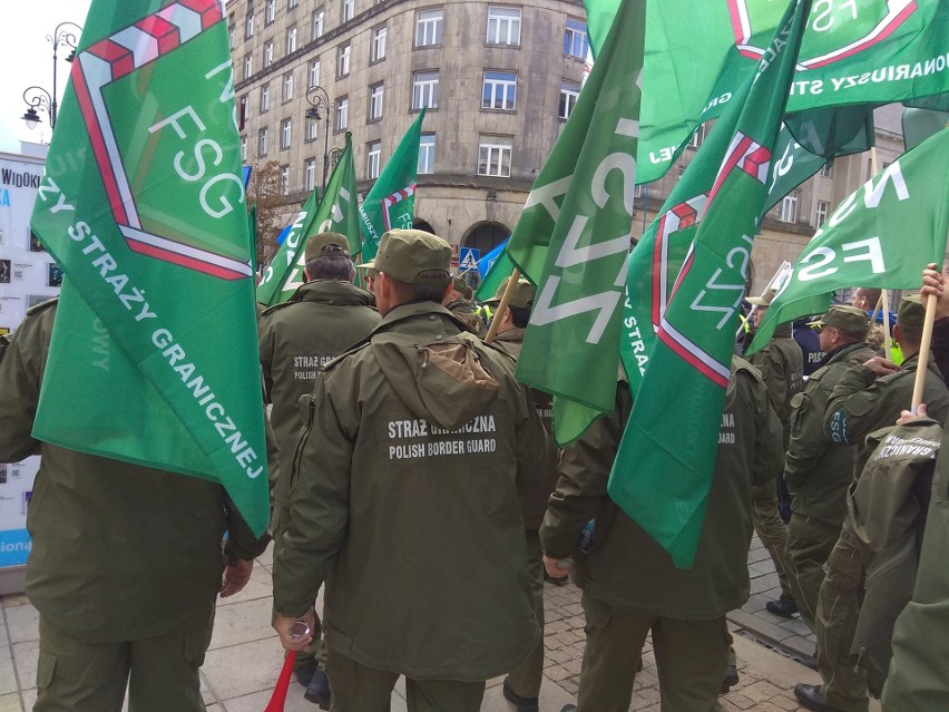 W Warszawie trwa protest służb mundurowych [2.10.2018]....