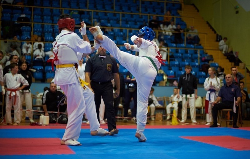 Świętokrzyska Liga Karate Koronea Cup w Kielcach z widowiskowymi walkami. Rywalizowało 350 zawodników z całej Polski [ZDJĘCIA]