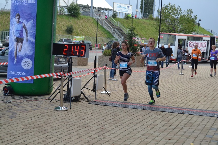 City Cross Częstochowa: 230 biegaczy na trasie miejskiego katorżnika [ZDJĘCIA]