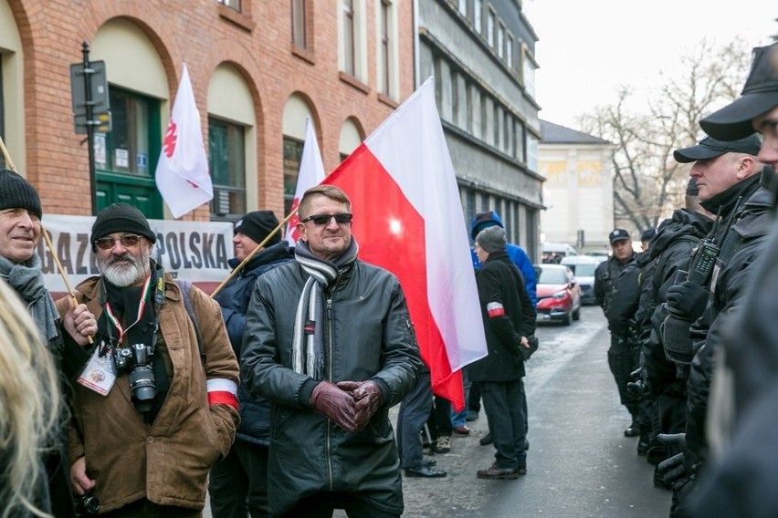 Manifestacja środowisk mundurowych w Krakowie [ZDJĘCIA, WIDEO]