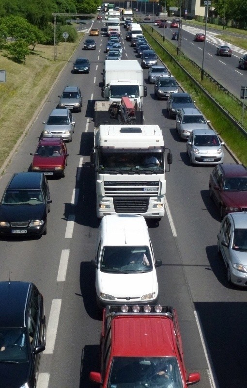 Już w środę na Niestachowskiej tworzyły się ogromne korki. Niestety będzie jeszcze gorzejFot: Andrzej Szozda