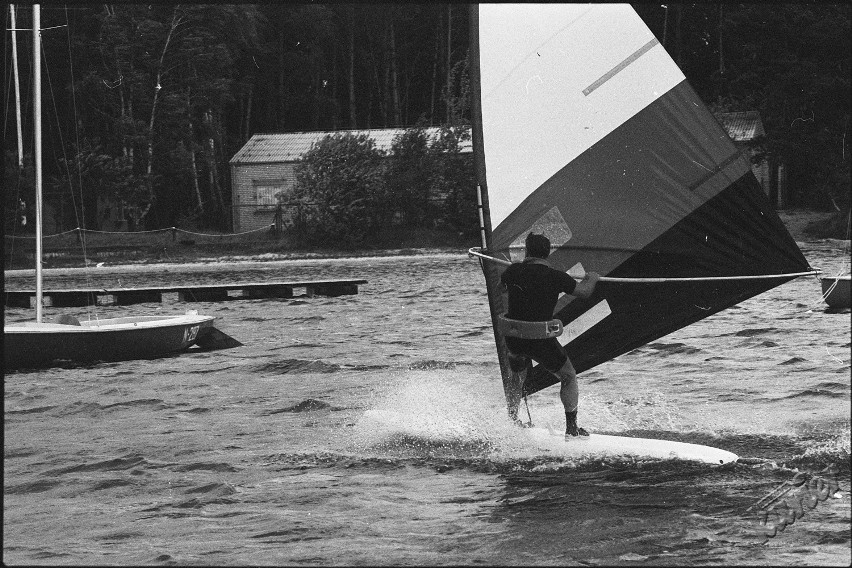 Windsurfing nad Zalewem Zemborzyckim w Lublinie, 1983 r.