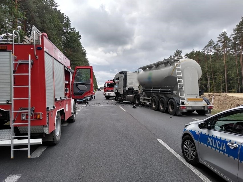 Groźny wypadek na krajowej "trójce" w okolicach Przybiernowa. Są ranni