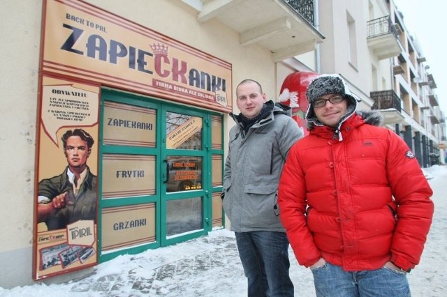 Szymon Biela i Paweł Marynowski, właściciele lokalu Zapieckanki zapraszają już dziś, w sobotę, 1 lutego, na otwarcie nowego lokalu.