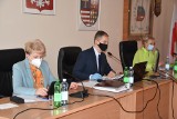 Szybka sesja Rady Powiatu Ostrowieckiego. Radni przyjęli sprawozdania (ZAPIS TRANSMISJI)