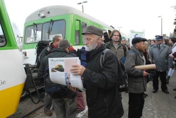 Ekologów przywiózl z Warszawy specjalny pociąg. "Zieloni"...