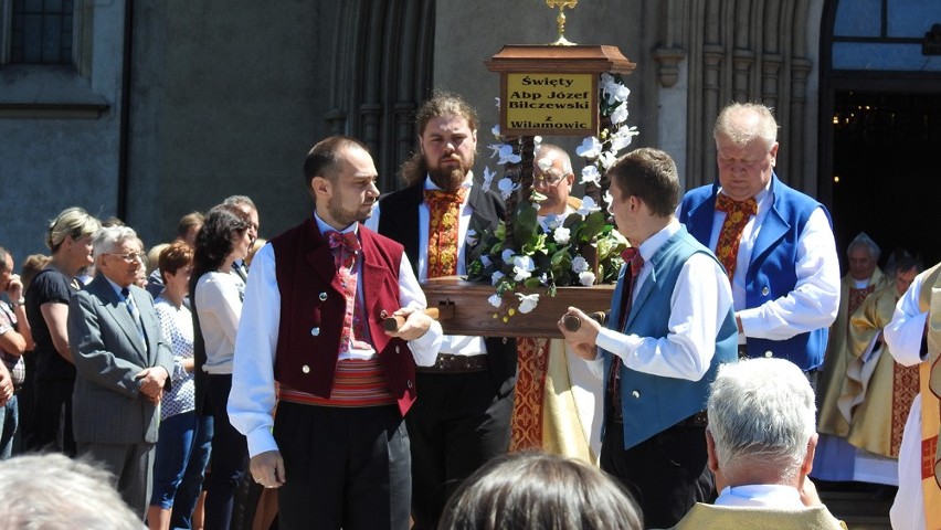 Św. abp Bilczewski ma swój pomnik w Wilamowicach ZDJĘCIA