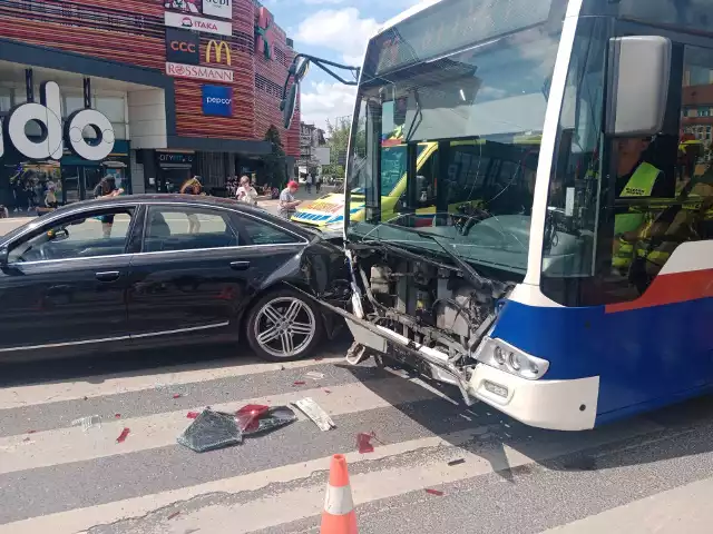 W poniedziałek, 19 czerwca przy Centrum Handlowym Rond doszło do aż dwóch zdarzeń drogowych!