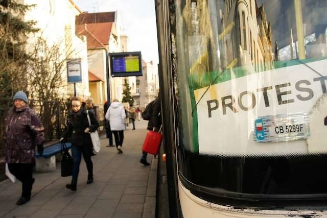 protest mzkoklejone autobusy w mieście