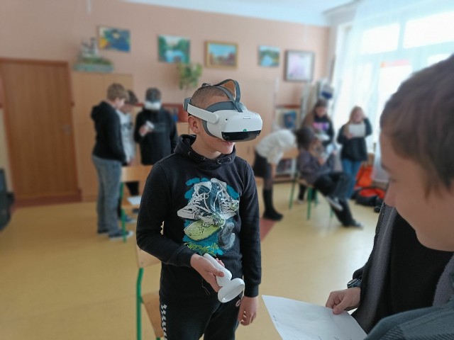 O zaletach gogli VR przekonało się już kilkuset uczniów i nauczycieli świętokrzyskich szkół.