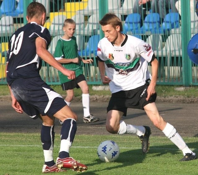 Kamil Karcz (z piłką) został zaproszony na rozmowy do Stali Stalowa Wola.