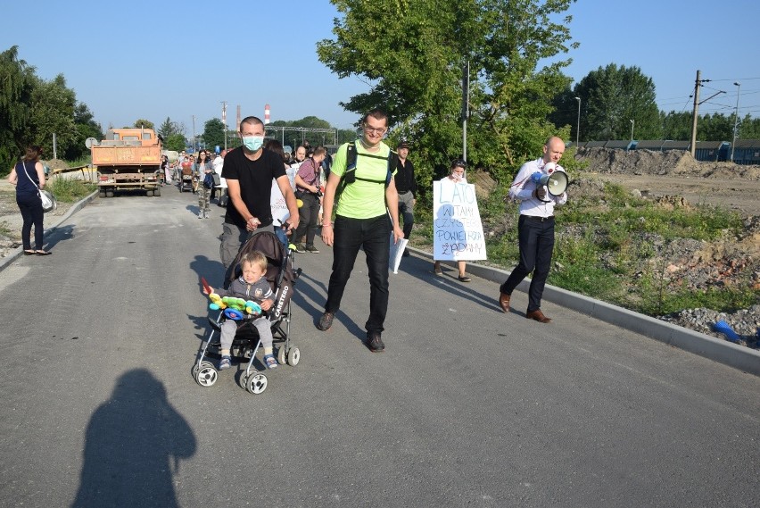 Około stu skawinian protestowało przeciw zatruwaniu...