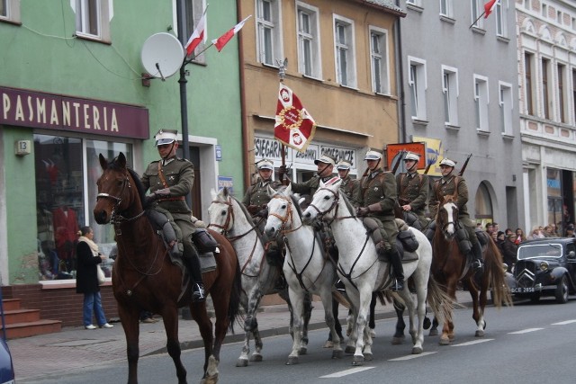 Kawalerzyści na ulicach Sępólna