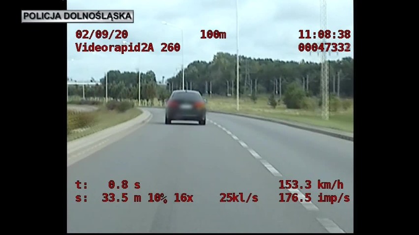 Kierowca BMW w ciągu godziny dwa razy zatrzymany za przekroczenie prędkości [FILM]