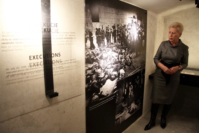 Barbara Oratowska, szefowa Muzeum Martyrologii "Pod Zegarem" oprowadza po nowej wystawie. Muzeum jest znowu otwarte po dwóch latach przerwy