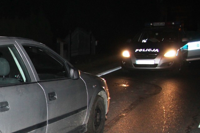 Policjanci zatrzymali w Chełmku 22-letniego mieszkańca powiatu chrzanowskiego, który kierował samochodem pomimo braku uprawnień