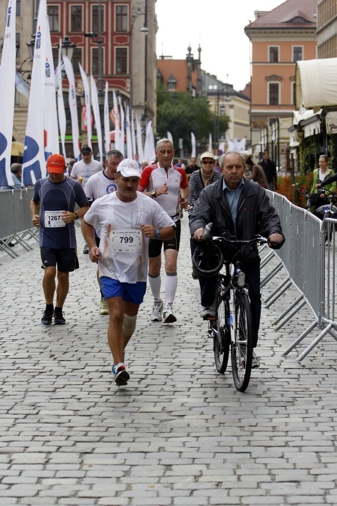 Maraton Wrocław - ZDJĘCIA - zawodnicy z numerami 601 - 800
