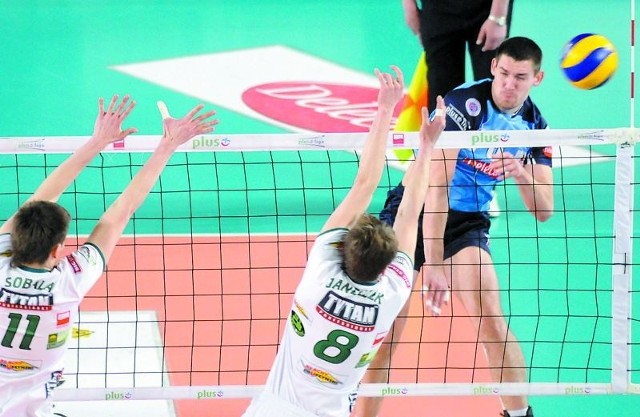 Dawid Konarski (atakuje) okazał się najskuteczniejszym graczem finału Volleyball Cup.