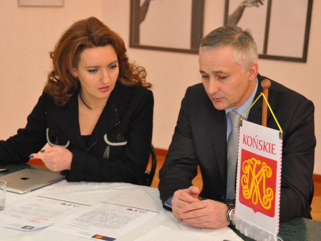 Posłanka PO Marzena Okła &#8211; Drewnowicz przyjechała do Końskich na zaproszenie burmistrza Michała Cichockiego