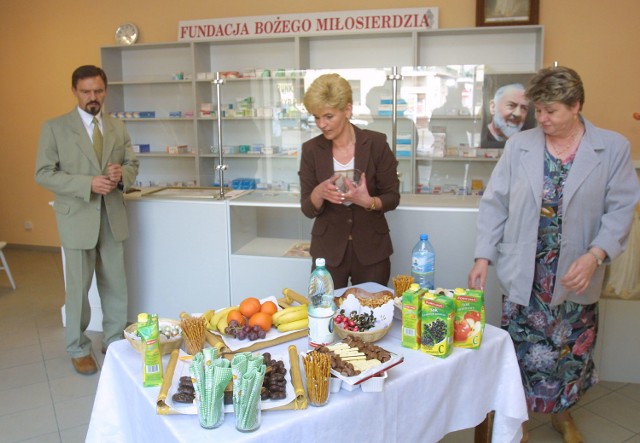 Działalność punktu ograniczyła się niemal wyłącznie do uroczystego otwarcia (na zdjęciu). Na dalszą pracę nie zgodził się nadzór farmaceutyczny. Nic dziwnego -  nie zatrudniono farmaceuty.