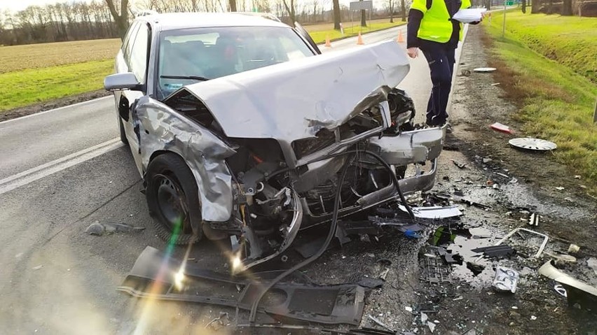 Tragiczny wypadek pod Wrocławiem na drodze krajowej 8. Jedna osoba nie żyje, trzy zostały ranne