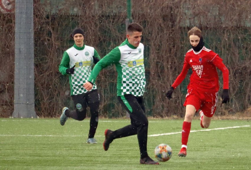 [WYNIKI] Sobota pełna sparingów w regionie radomskim. Centrum Radom pokonało Akcję Jastrzębia. Triumf Powiślanki (ZDJĘCIA) 