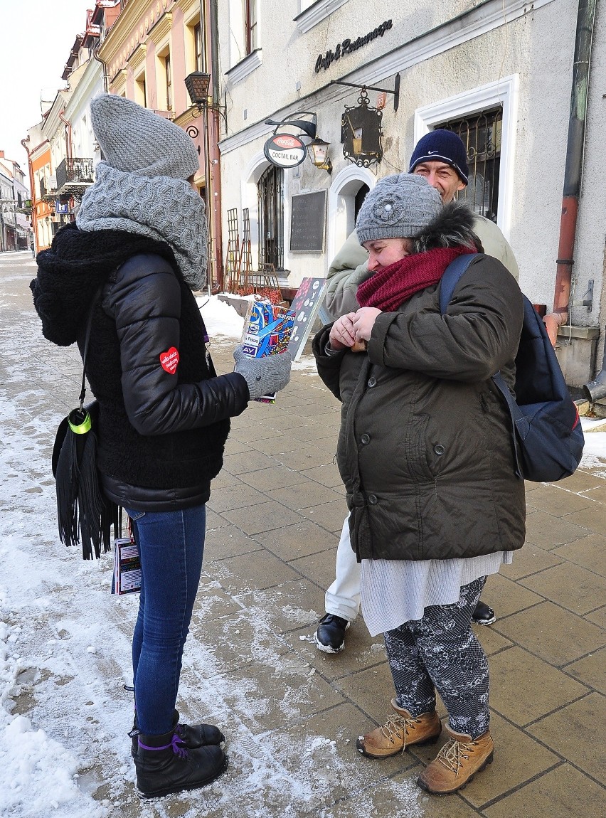 25 Finał WOŚP w Sandomierzu. Wolontariusze kwestują, motocykliści wspierają