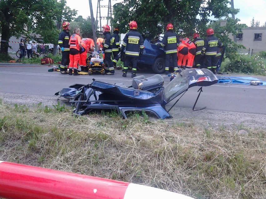 Wypadek w Ksawerowie. Trzy osoby ranne [ZDJĘCIA]