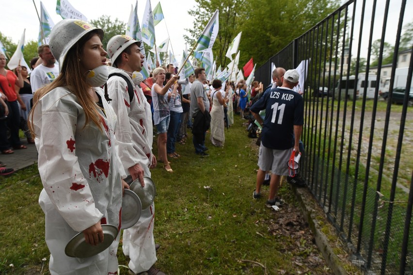 Manifestacja przeciwników powiększenia Opola w Warszawie.