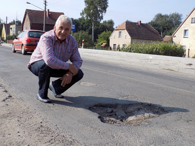 Eugeniusz Chodań twierdzi, że droga podczas remontu nie jest należycie oznakowana.